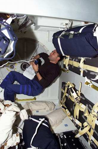 Problems in space travel - astronauts are sleeping in space pictures 5th photo